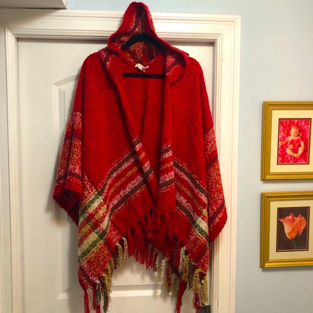 Simply Noelle super soft yarn sweater shawl with hood new without tags one size